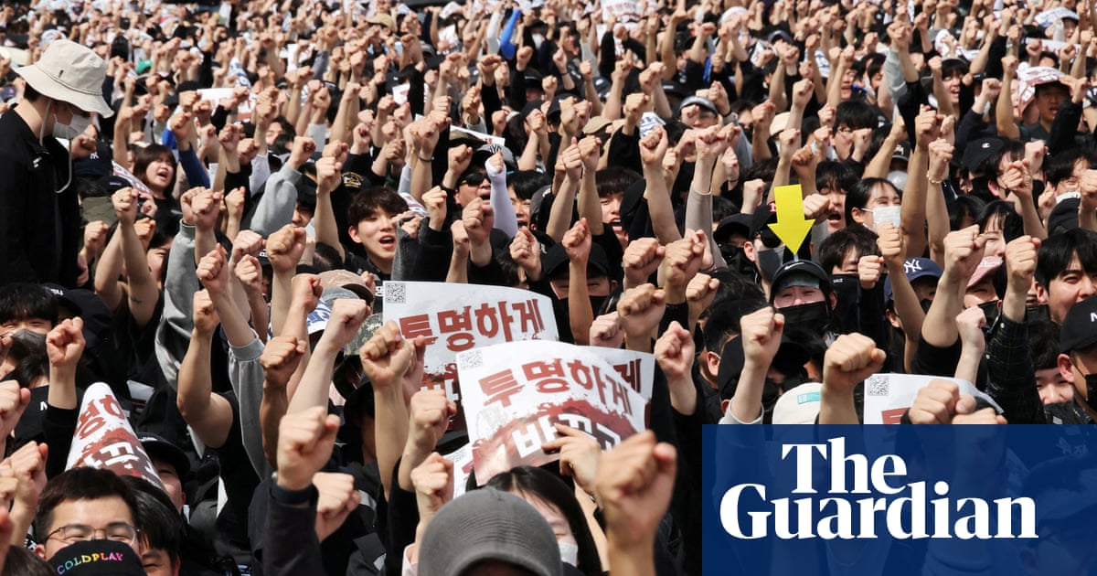 What are Samsung union workers demanding and how might a strike play out?