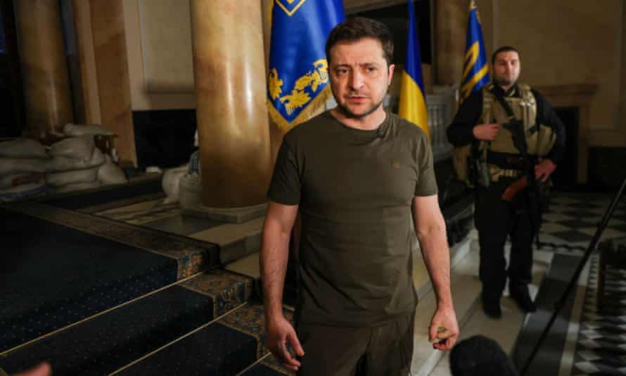 Volodymyr Zelenskiy transmitindo de Kiev