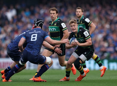 Fin Smith carries the fight to Leinster.