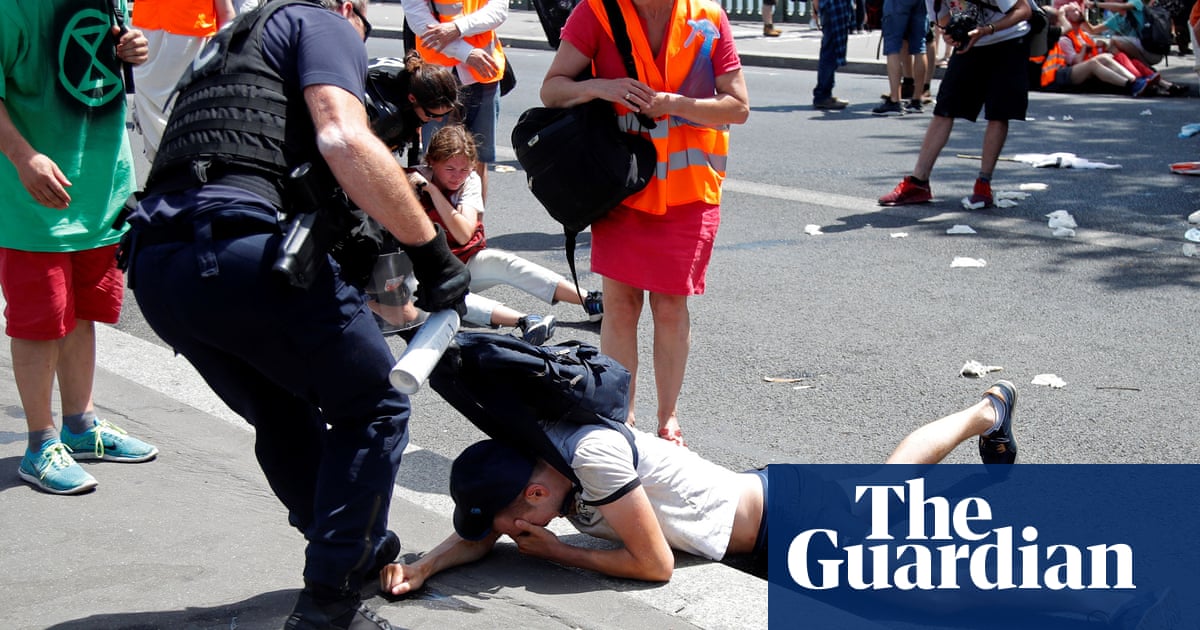 French police criticised for using pepper spray on climate protesters © The Guardian French police criticised for using pepper spray on climate protesters