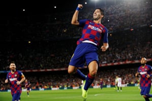 Luis Suárez celebrates after scoring for Barcelona against Sevilla in October 2019.