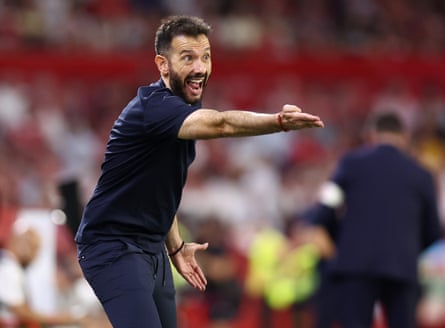 Carlos Corberán gestures during La Liga match between Sevilla and Valencia