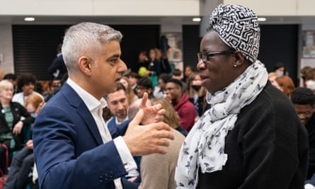 Kissi-Debrah avec le maire de Londres Sadiq Khan en mars de l'année dernière