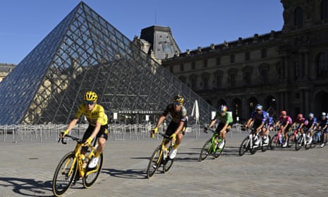 Jonas Vingegaard, wearing the overall leader’s yellow jersey, passes the Louvre Museum