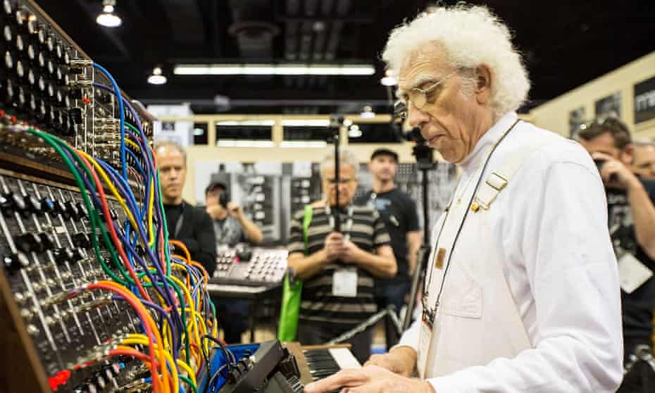 Malcolm Cecil demonstrating a Moog synthesiser at a trade show in Anaheim, California, in 2015.