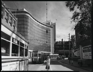 The new Qantas House at Chifley Square in 1958. Its curved façade, or ‘curtain wall’ design, won acclaim