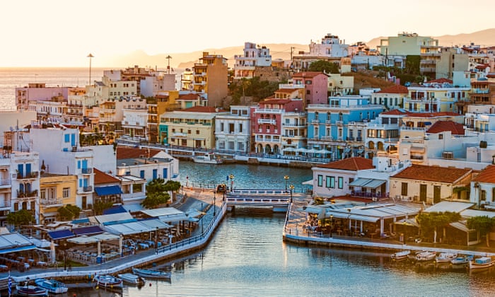 Agios Nikolaos: wellbeing, water therapy and the bath of Athena on Crete’s east coast