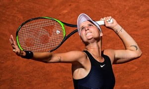 Marketa Vondrousova serves Harmony Tan.