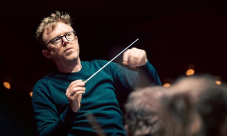 Daniel Harding rehearsing with the Swedish Radio Symphony Orchestra, 2022