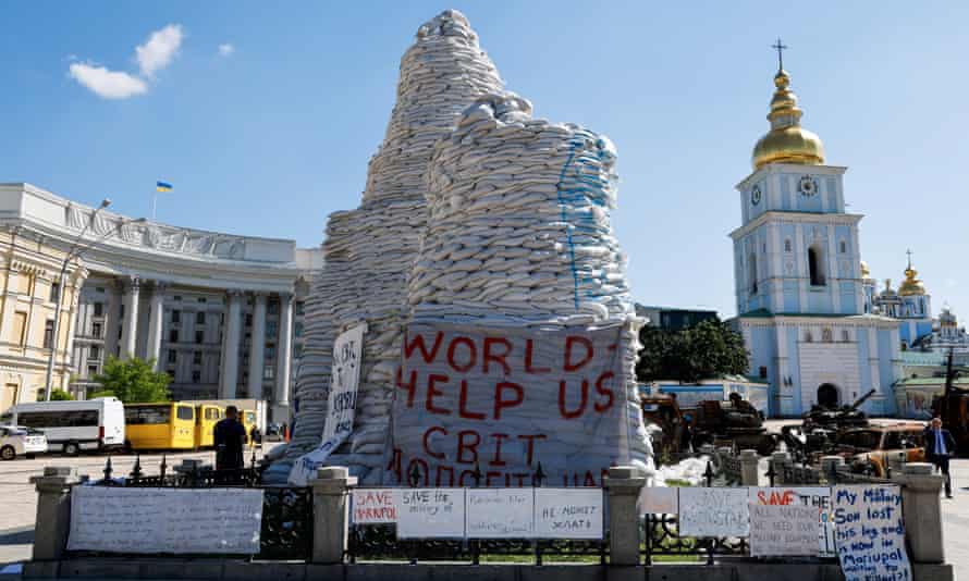 Sand bags protect a monument in Kyiv.