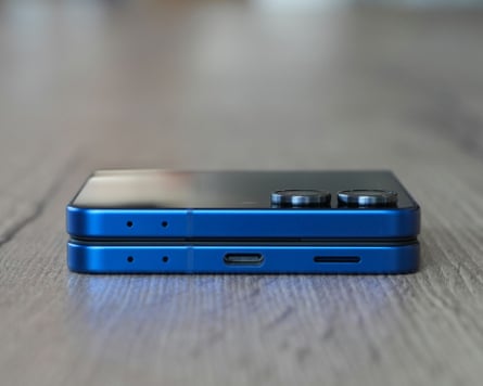 The USB-C port of the Samsung Galaxy Z Flip 7.