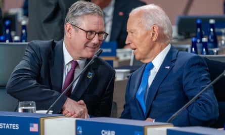 Keir Starmer shaking hands with Joe Biden