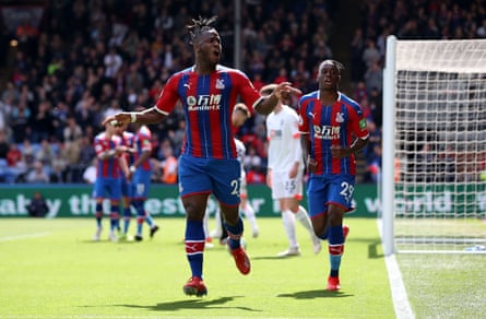 Michy Batshuayi celebrates after scoring for Crystal Palace in May 2019, during his previous loan at the club.