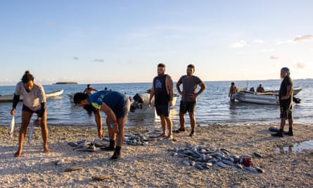 Men sort their catch in Tokelau