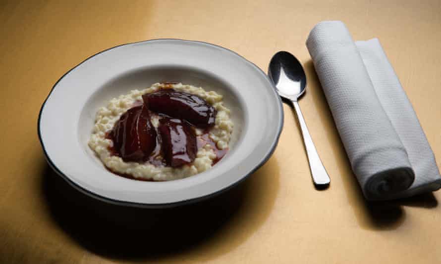 Poached quince with rice pudding.