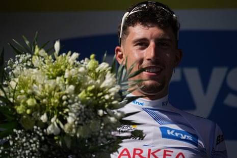 France’s Kevin Vauquelin (Arkéa–B&B Hotels) is in the white jersey for best young rider and will be riding on his home turf of Normandy today.
