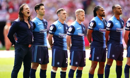Gareth Ainsworth sings the national anthem with his Wycombe players before the League One playoff final