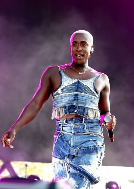 Vincint in silver top and jeans on stage