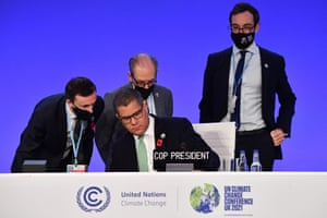 Alok Sharma with climate negotiators