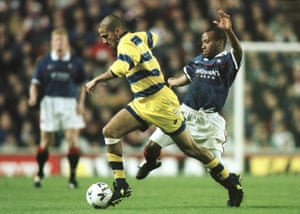 Juan Sebastián Verón holds off the challenge of Rangers’ Rod Wallace during Parma’s triumphant 1998-99 Uefa Cup campaign.