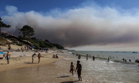 Firefighters have managed to contain one of France’s worst wildfires close to the Dune du Pilat in the Arcachon Bay area.