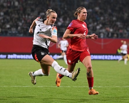 Lea Schüller scores for Germany