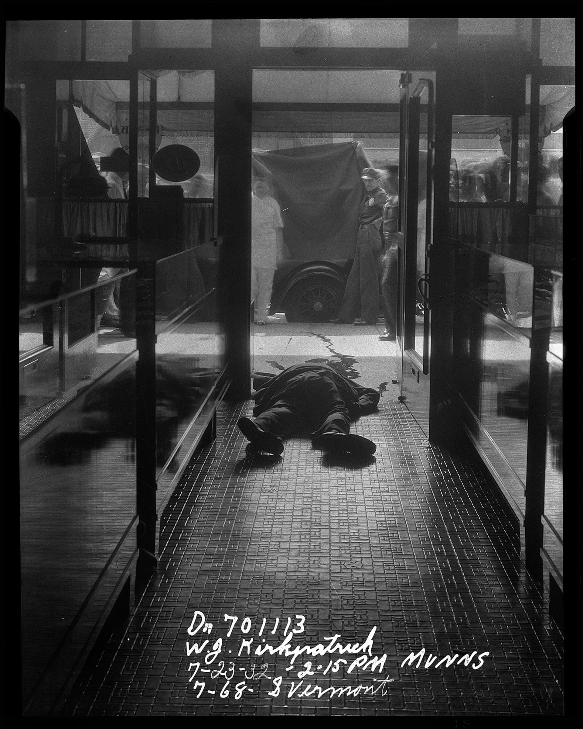 A jewellery store robbery that resulted in the death of a bystander. Los Angeles, Ca, July 23, 1932 [1441x1800]