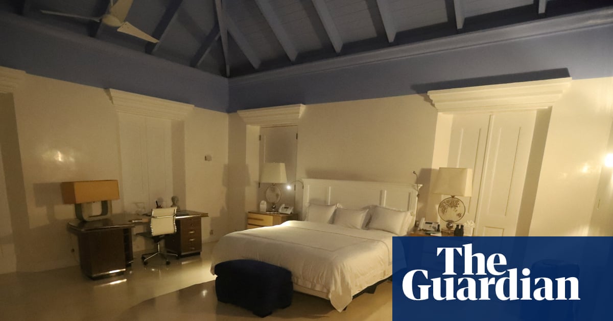 US Democrats release footage of Epstein's private island – video