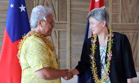 Penny Wong (R) shaking hands with the Prime Minister of Samoa Fiame Naomi Mata'afa prior to their bilateral meeting in Apia.