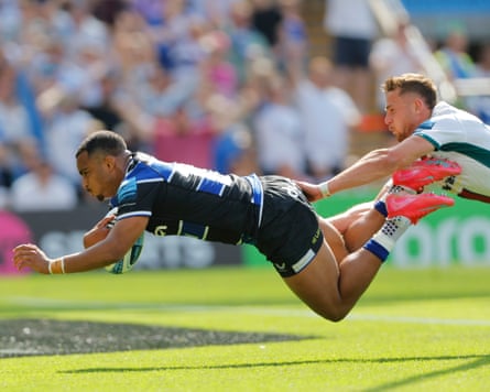 Max Ojomoh dives over the line to score Bath’s second try.