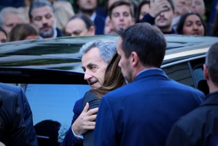 Sarkozy embraces his wife