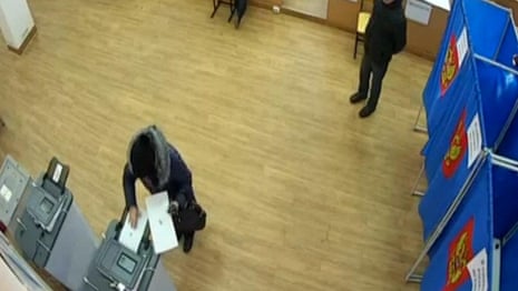 Russian election footage appears to show vote rigging - video