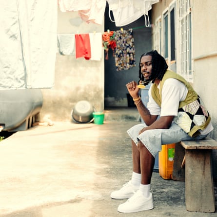 ‘No washing machine / Man wasn’t a teen / But was washin’ my clothes by hand’ … Knucks.