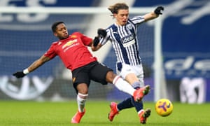 West bromwich albion v manchester united: premier lig - canlı! 1 west bromwich albion’dan conor gallagher, manchester united’dan fred ile birlikte hareket halinde.