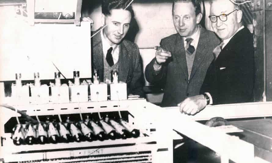 Arnold Wolfendale, left, with fellow physicists GD Rochester and John Cockcroft, in the early 1960s.