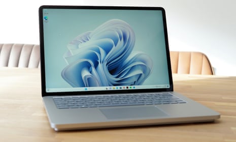 Microsoft Surface Laptop Reviews, Pros and Cons
