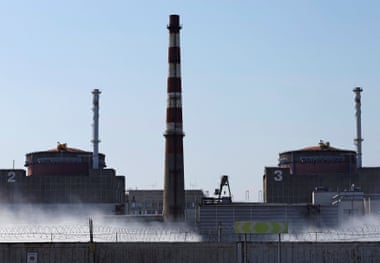 La planta de energía nuclear de Zaporizhzhia se ve fuera de la ciudad de Enerhodar, controlada por Rusia, en la región de Zaporizhzhia, Ucrania.