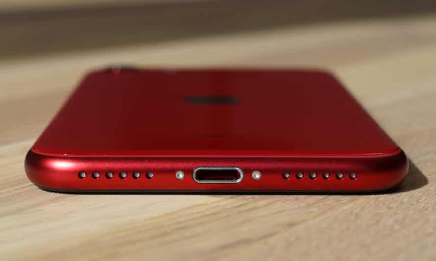 Apple Iphone Se 22 Review Dated Design But Bargain Price Iphone The Guardian Apple Iphone Se 22 Review Dated Design But Bargain Price Iphone The Guardian