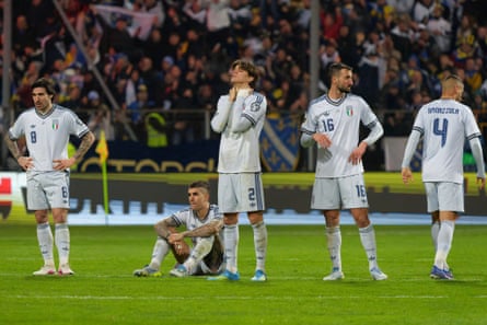 Italy players show their agony after losing on penalties
