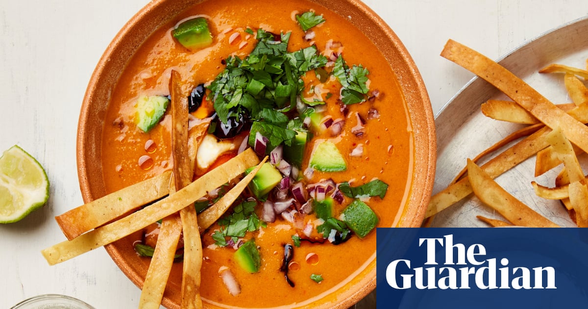 Затоплете се с обилна супа от картофи сирене и зеле