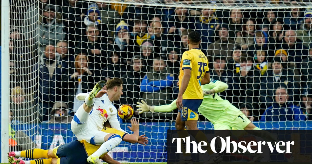 Leeds United Tops Championship After 2-0 Victory