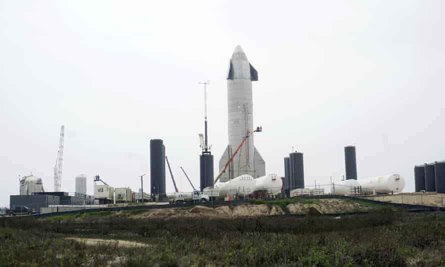 El prototipo de la nave espacial SN15 de SpaceX está en la plataforma de lanzamiento, en Boca Chica, Texas, esta semana.