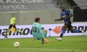 Romelu Lukaku marque le dernier but lors de la victoire 5-0 de l'Inter contre le Shakhtar Donetsk en demi-finale de la Ligue Europa
