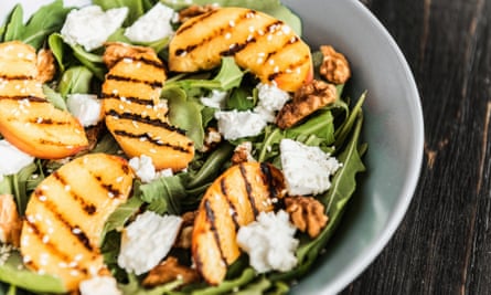 A salad of grilled peaches, ricotta and rocket