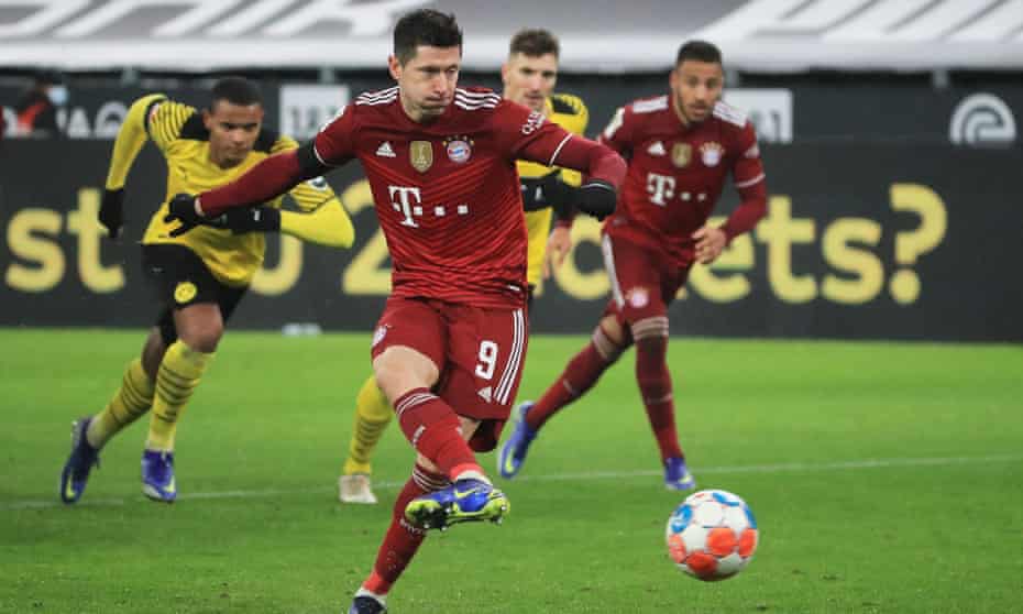 Robert Lewandowski converts a 77th minute penalty which sealed Bayern Munich’s 3-2 win over title rivals Borrusia Dortmund.