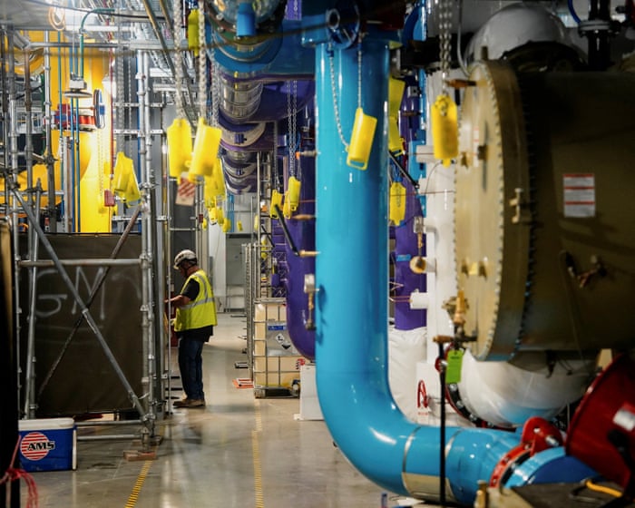 Datacentres drive emissions of Microsoft, Amazon and Google to half those of France
