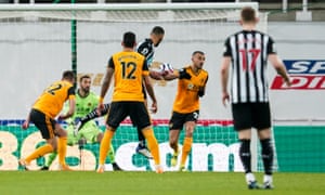 Jamaal Lascelles of Newcastle United scores 1-0.