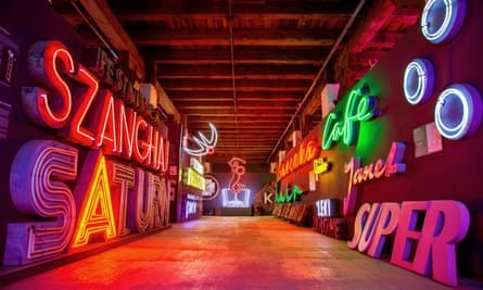 Pameran di Neon Museum.
