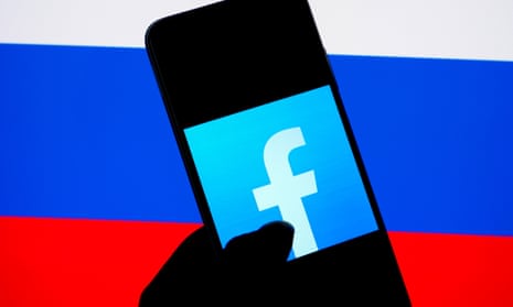 facebook smartphone Russian flag
