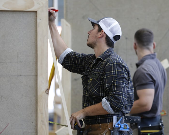 Up to 6,000 tradies to get free qualifications under Labor scheme – as it happened